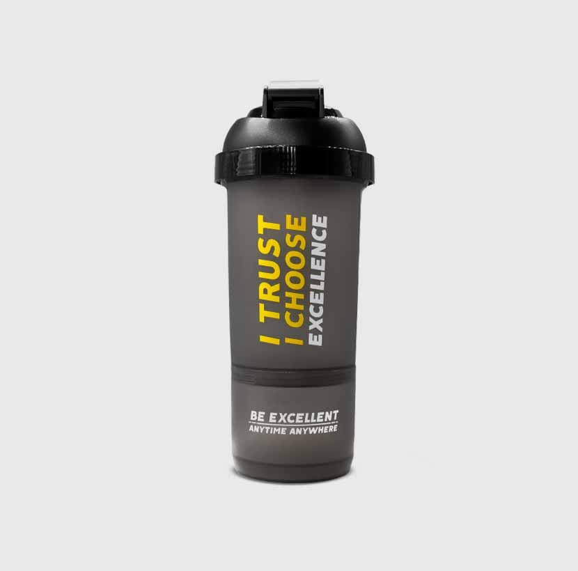 GoldNutrition Mix King Shaker 600ml, stainless steel bottle with leak-proof lid and measuring markings for mixing drinks.