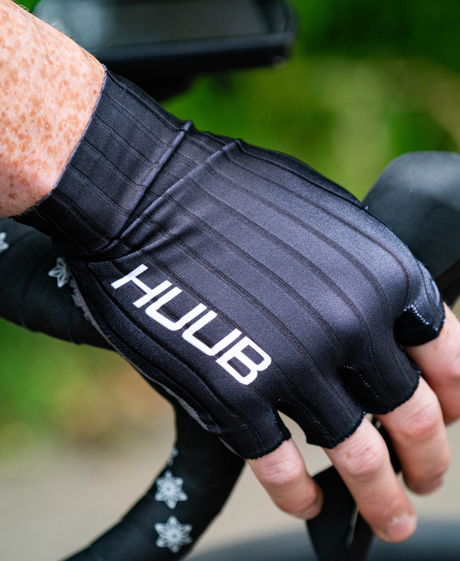 HUUB Aero Cycle Gloves close-fitting hand and wrist design